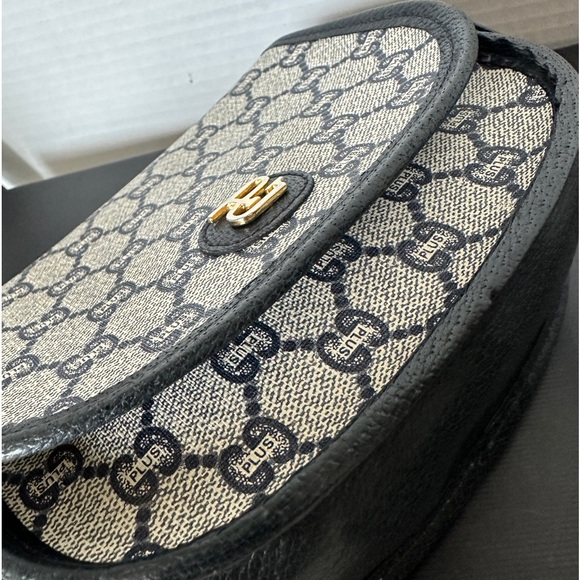 🛑✋Price Drop ✋🛑Authentic Gucci Plus Crossbody/Shoulder Bag. - Picture 16 of 17